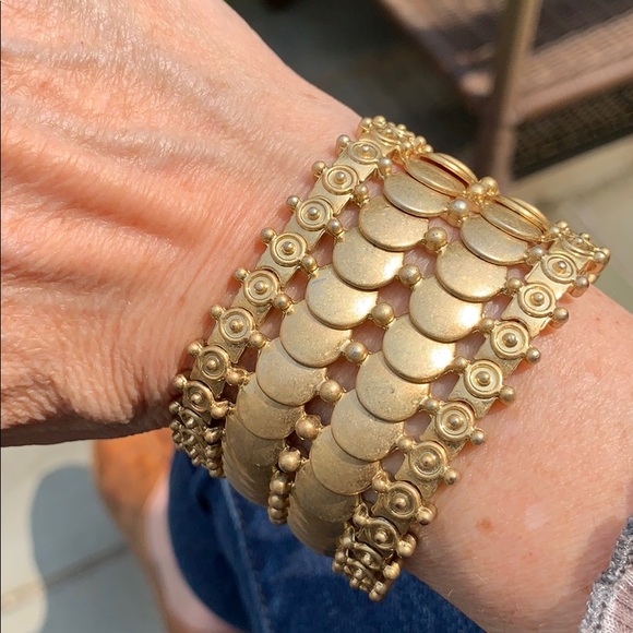 Stretch gold cuff bracelet - Picture 2 of 3